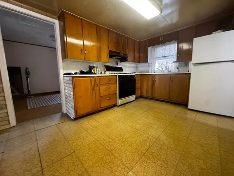 Kitchen - 801 Troendle St SE, Mapleton, MN 56065 photo 2 of 5