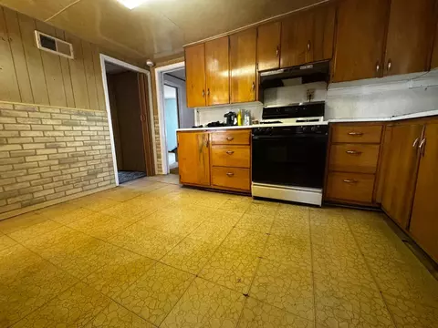 Kitchen - 801 Troendle St SE, Mapleton, MN 56065 photo 4 of 5