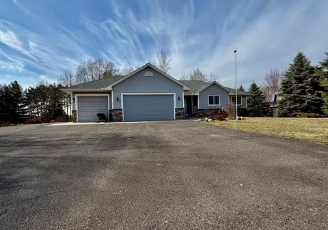 38634 Henna Cir, North Branch, MN 55056