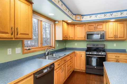 Kitchen - 5795 Ratika Rd, Duluth, MN 55810 photo 4 of 5