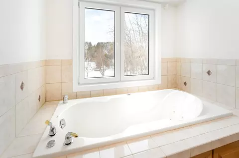Bath - 5795 Ratika Rd, Duluth, MN 55810 photo 2 of 6