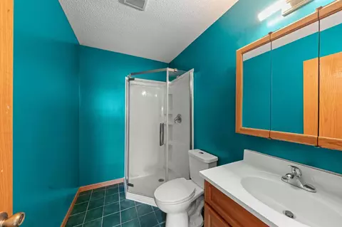 Bath - 3831 Windcrest Ct, Eagan, MN 55123 photo 3 of 3
