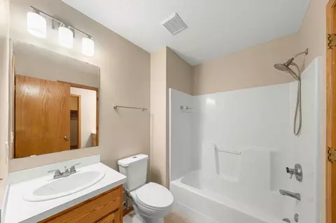 Bath - 3831 Windcrest Ct, Eagan, MN 55123 photo 2 of 3