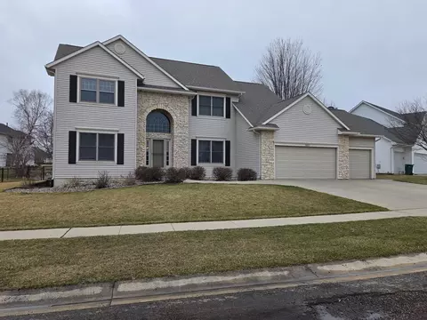 2827 Oakview Dr NE, Rochester, MN 55906