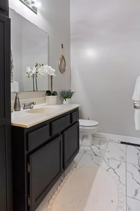 Bath - 4404 Cinnamon Ridge Trl, Eagan, MN 55122 photo 1 of 2