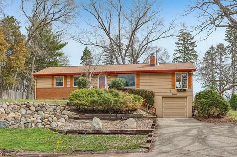 2639 Cedar Crest Rd E, Minnetonka, MN 55305