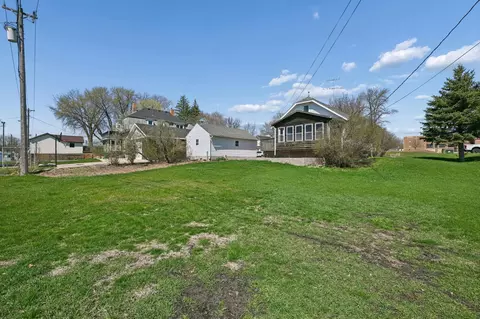 Exterior - 1028 10th St E, Glencoe, MN 55336 photo 6 of 8
