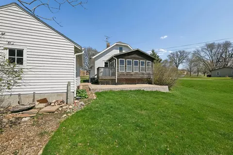 Exterior - 1028 10th St E, Glencoe, MN 55336 photo 5 of 8