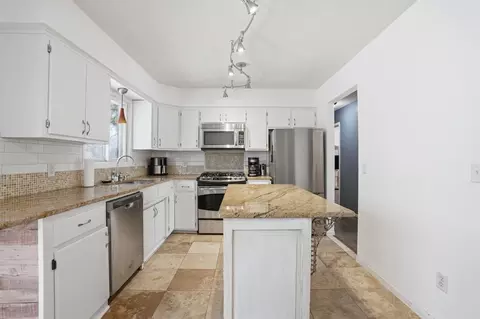 Kitchen - 712 Schubert Dr, Buffalo, MN 55313 photo 1 of 2