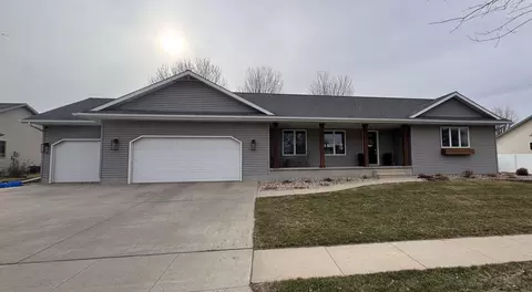 1411 Evergreen Dr, Luverne, MN 56156