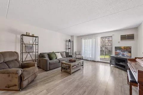 10531 Cedar Lake Rd #212, Minnetonka, MN 55305