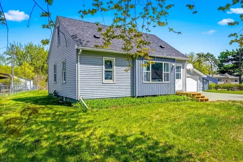 2 Park Dr W, Circle Pines, MN 55014