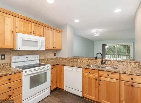 3050 Shields Dr #103, Eagan, MN 55121