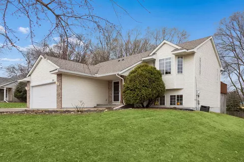 355 Parkview Ln S, Maplewood, MN 55119