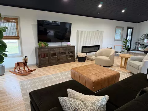 Living - 2632 110th St, Granada, MN 56039 photo 2 of 3