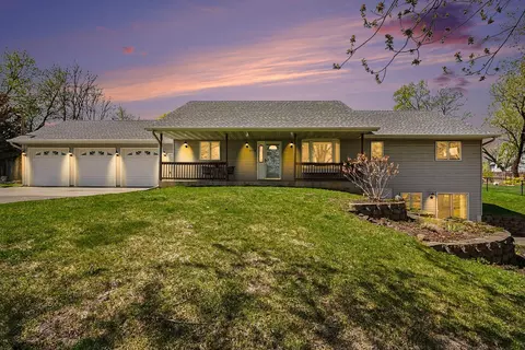 9910 Brookview Rd, Woodbury, MN 55125