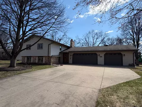 7405 Concerto Curv NE, Fridley, MN 55432