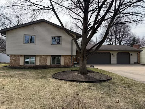 7405 Concerto Curv NE, Fridley, MN 55432