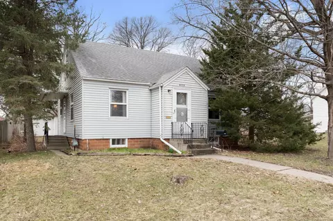 608 8th St SE, Waseca, MN 56093