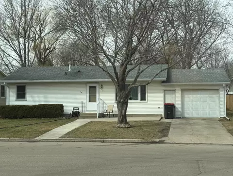 202 Sunrise Ln, Marshall, MN 56258