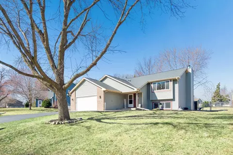 8247 Peony Ln N, Maple Grove, MN 55311