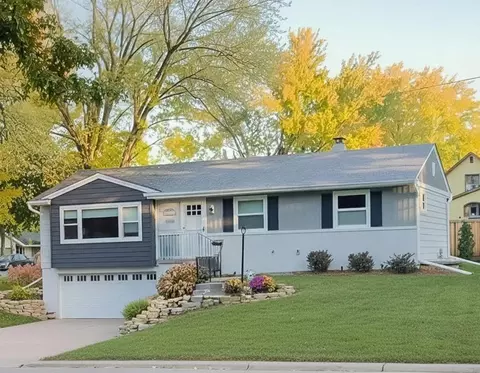 1220 Oak St W, Stillwater, MN 55082