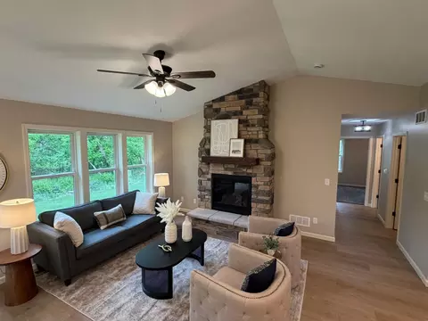 1141 Pinewood Trl, New Richmond, WI 54017