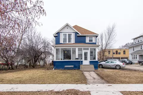 708 7th St N, Fargo, ND 58102
