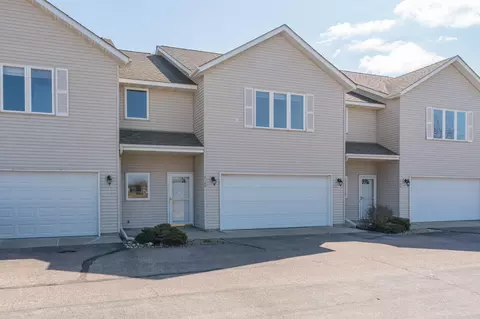 2108 Willow Trl, North Mankato, MN 56003