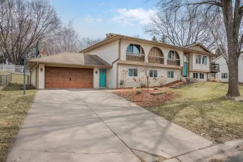 9240 Chesshire Ln N, Maple Grove, MN 55369