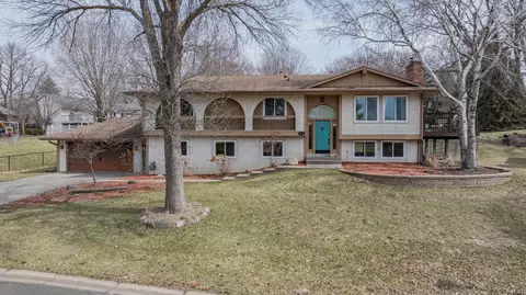 9240 Chesshire Ln N, Maple Grove, MN 55369