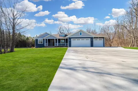 5201 Colonial Ct NE, Alexandria, MN 56308