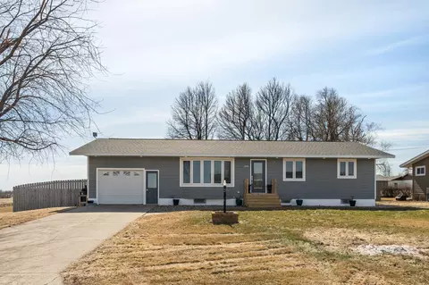 306 6th St E, Finley, ND 58230