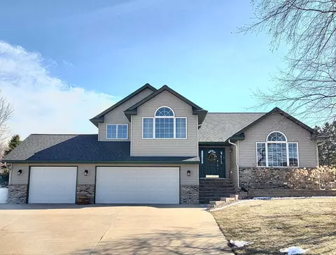 220 8th St NE, Melrose, MN 56352