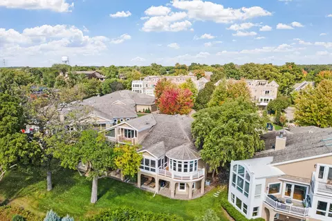 724 Widsten Cir, Wayzata, MN 55391