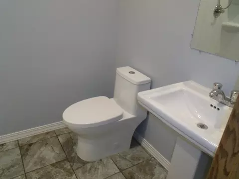 Bath - 5536 Kipling Ave, Minnetonka, MN 55345 photo 3 of 3