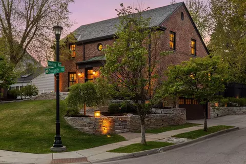 4900 Sunnyside Rd, Edina, MN 55424