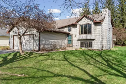 1886 Waterford Ln, Chaska, MN 55318