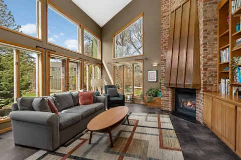 2955 Regent Ave N, Golden Valley, MN 55422
