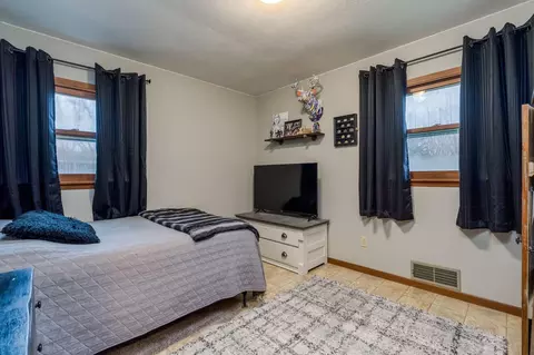 Bedroom - 507 2nd Ave SE, Mapleton, MN 56065 photo 4 of 5