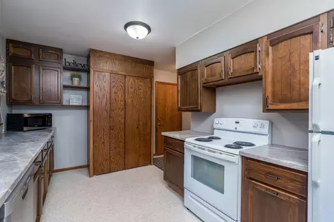 Kitchen - 507 2nd Ave SE, Mapleton, MN 56065 photo 4 of 4