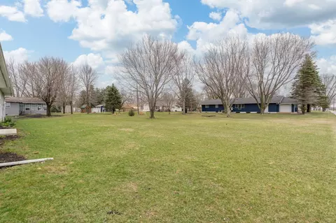 Exterior - 507 2nd Ave SE, Mapleton, MN 56065 photo 5 of 6