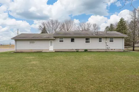 Exterior - 507 2nd Ave SE, Mapleton, MN 56065 photo 3 of 6