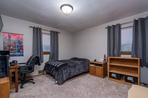 Bedroom - 507 2nd Ave SE, Mapleton, MN 56065 photo 2 of 5