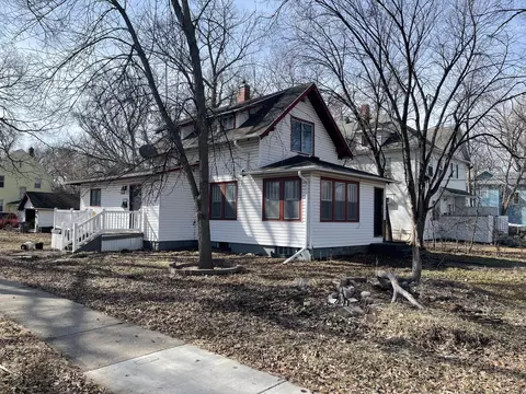 401 5th St S, Moorhead, MN 56560