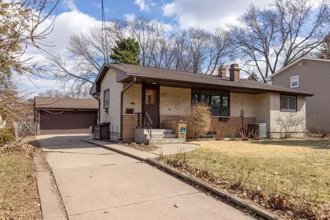 1096 Carrie St, West Saint Paul, MN 55118