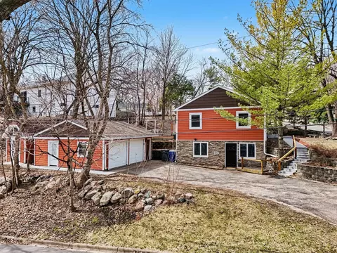 18917 Chestnut Ln, Minnetonka, MN 55345