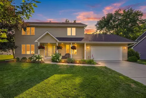 2222 Parkview Ln, Woodbury, MN 55125