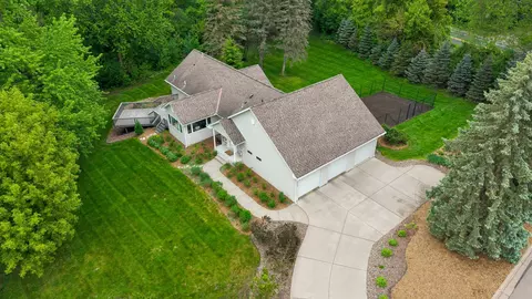 719 Spring Creek Cir, Mendota Heights, MN 55118