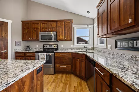 Kitchen - 334 Kamloops Pl, River Falls, WI 54022 photo 5 of 5
